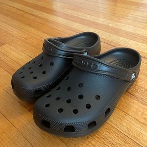 Adult unisex black Classic Croc Clog